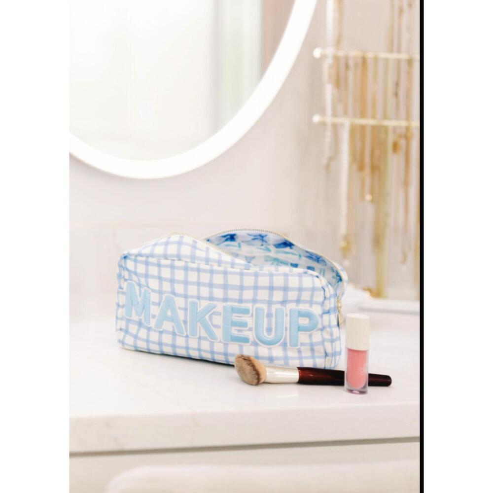 NEW KENZKUSTOMZ women's large makeup travel bag in blue trellis